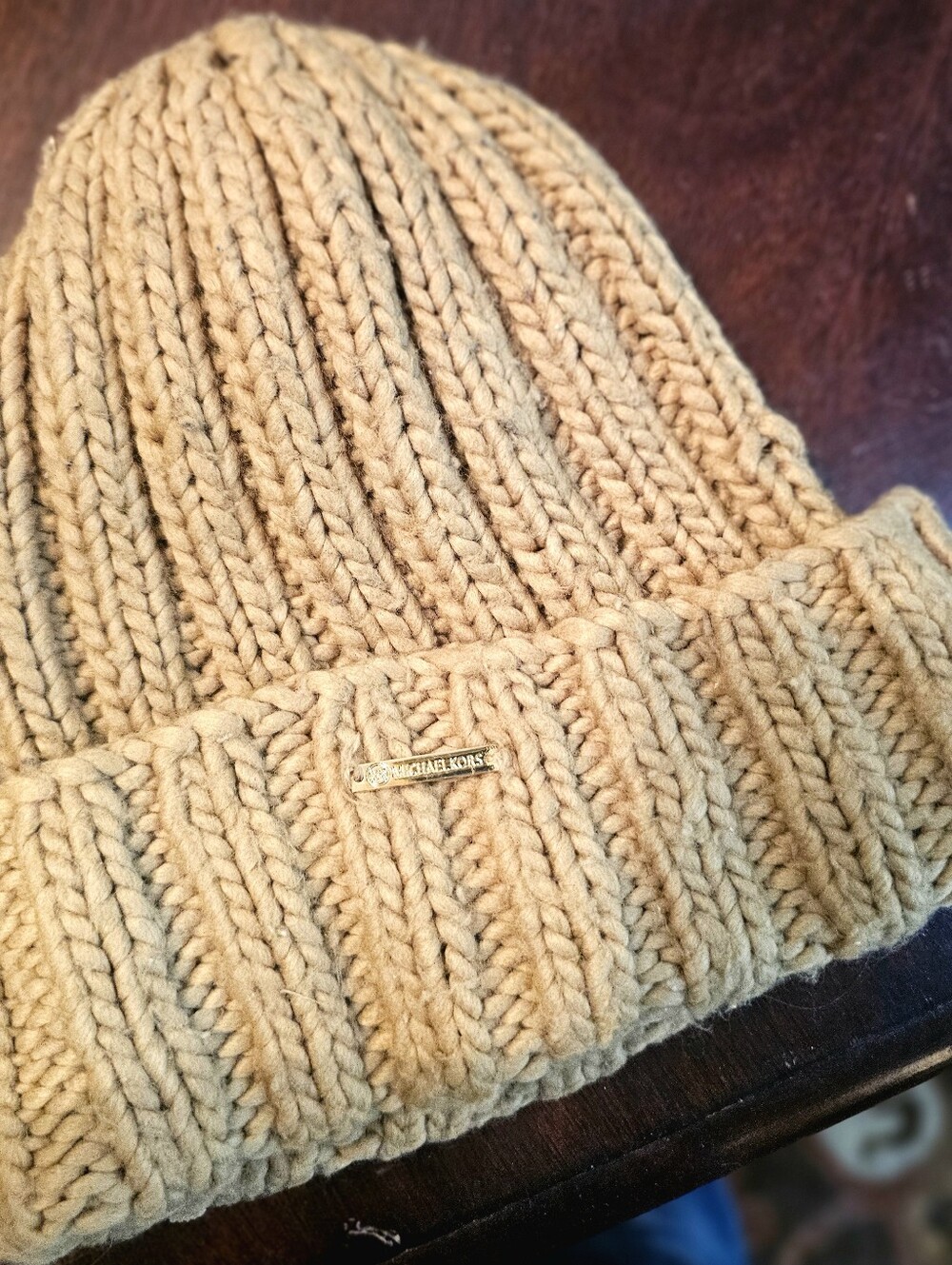 Michael Kors Gold-Logo-Plated Chunkie Cable-Knit Cuffed Beanie Hat Camel/Tan OS